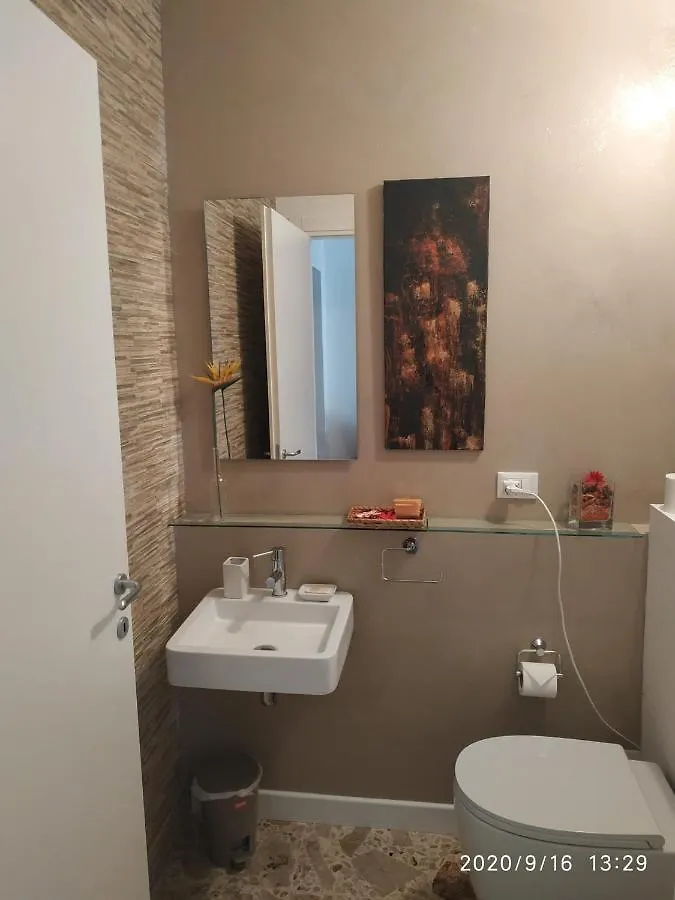 Urban Art Space - Three Rooms -Near The Center And Train Station Modena Apartment