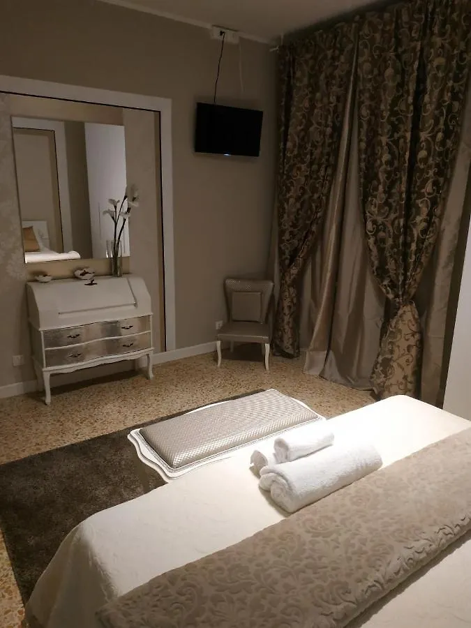 Apartment Urban Art Space - Three Rooms -Near The Center And Train Station Modena Italy