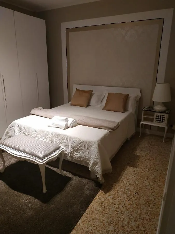 Urban Art Space - Three Rooms -Near The Center And Train Station Modena 0*,  Italy