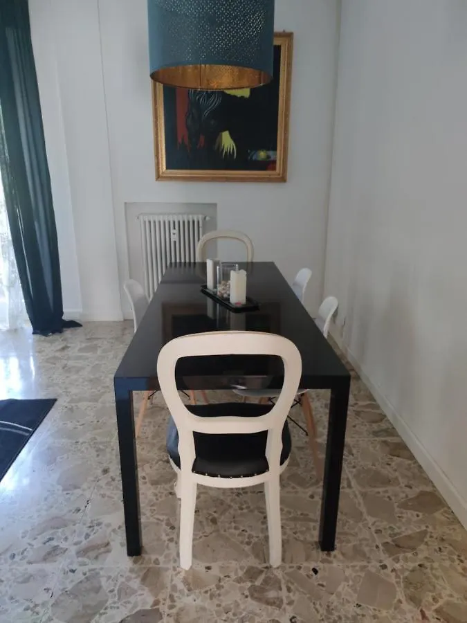 Urban Art Space - Three Rooms -Near The Center And Train Station Modena Apartment