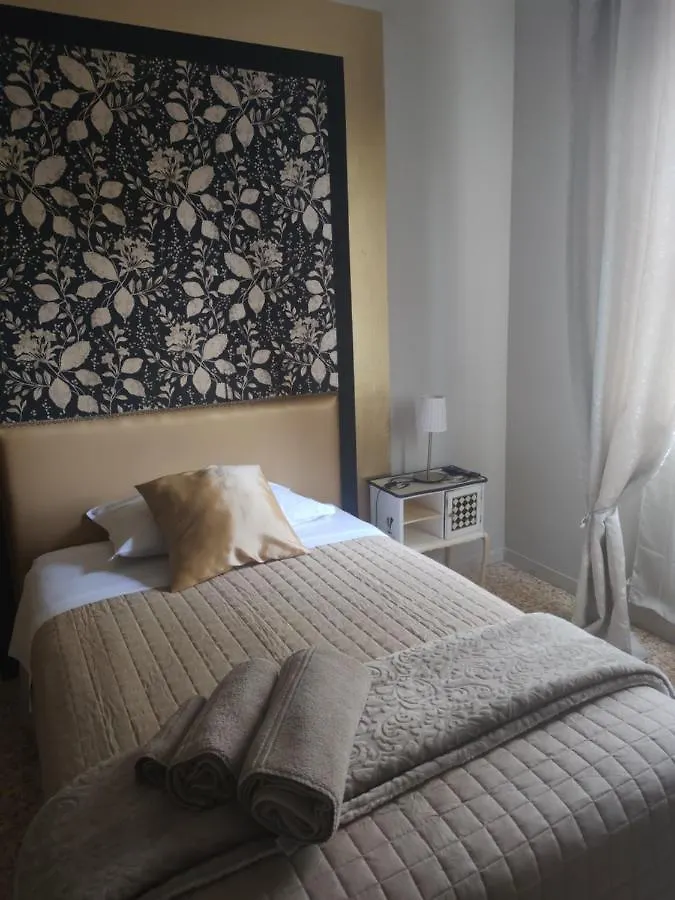 Urban Art Space - Three Rooms -Near The Center And Train Station Modena Apartment