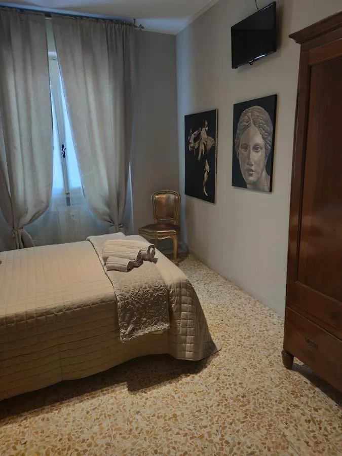 Urban Art Space - Three Rooms -Near The Center And Train Station Modena Italy