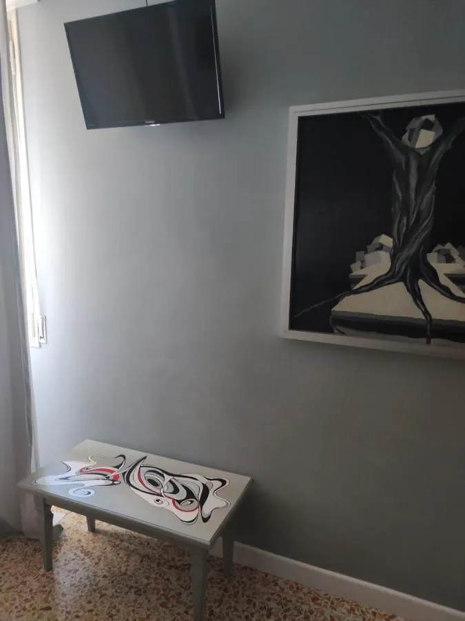 Urban Art Space - Three Rooms -Near The Center And Train Station Modena