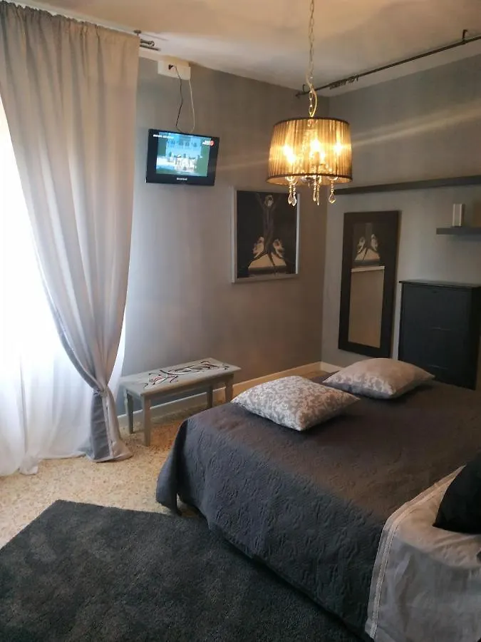 Urban Art Space - Three Rooms -Near The Center And Train Station Modena Italy